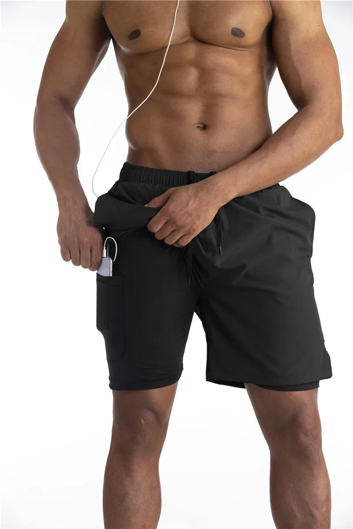 Heren trainingsshorts met praktische telefoonzak en ademende liner, perfect voor gym en outdoor.