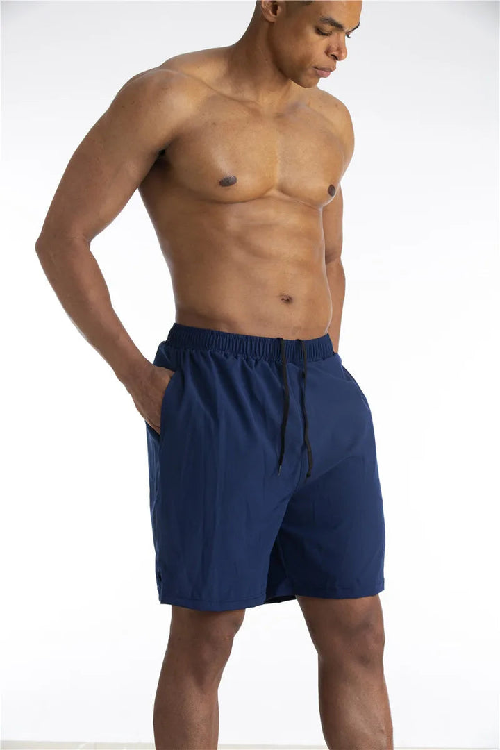 Zwarte heren activewear hardloopshorts met liner en telefoonzak, essentieel voor fitnesskleding en training.