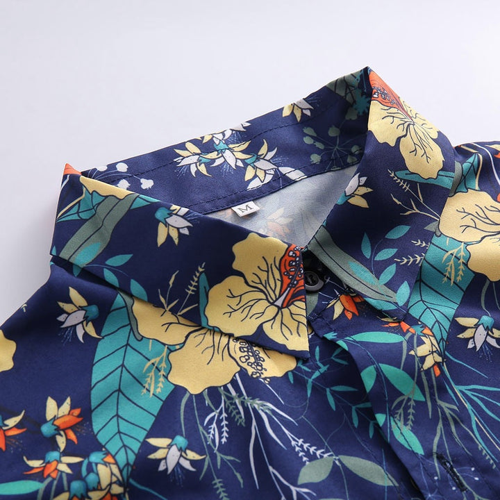 Lange mouwen hawaiihemd voor heren, kleurrijk bloemenprint. Comfortabele zomerse vrijetijdskleding.