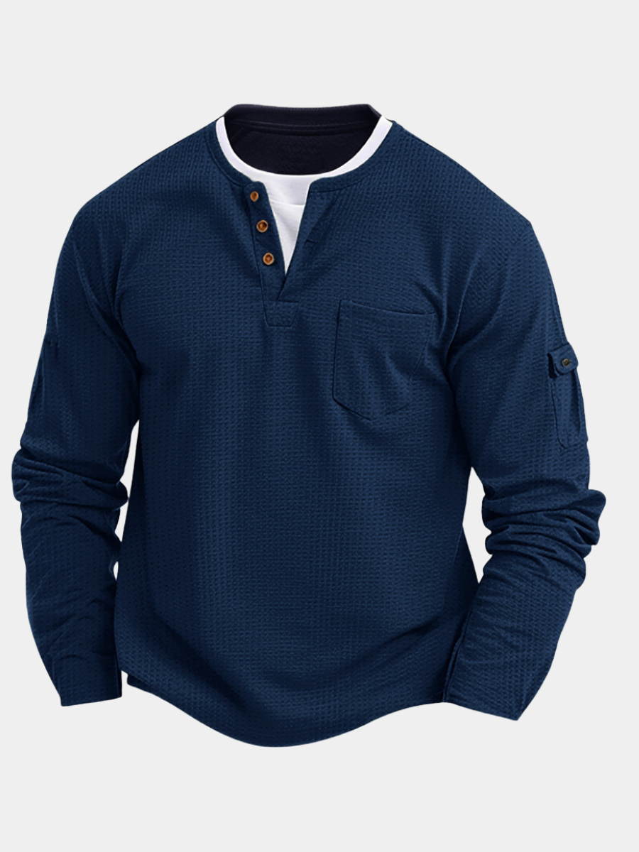 Modieus heren henley shirt met lange mouwen en knopen, perfect voor smart casual gelegenheden.