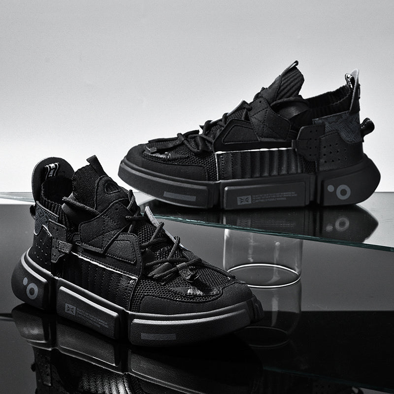 Modebewuste heren dragen deze chunky zool sneakers in grijstinten.