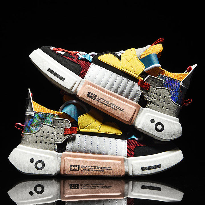 Modieuze heren schoenen, hoge sneakers met een robuuste zool.