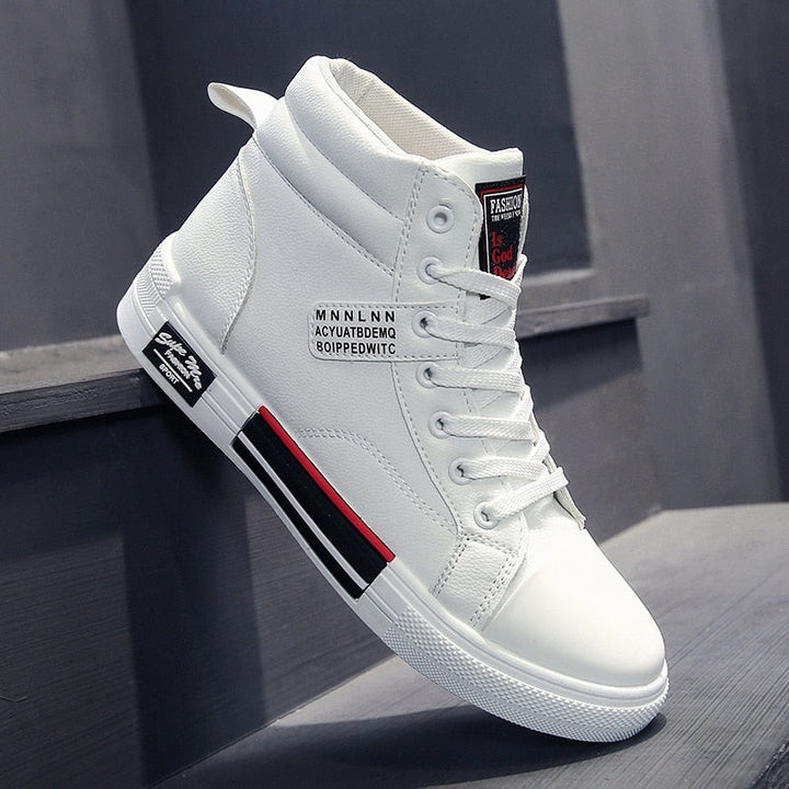 Comfortabele hoge herenschoenen, ideaal voor casual outfits. Moderne voetmode voor de herfst en winter.
