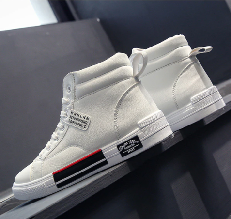 Stijlvolle heren enkellaarsjes met een hoog model. Casual schoenen die comfort en kwaliteit combineren.