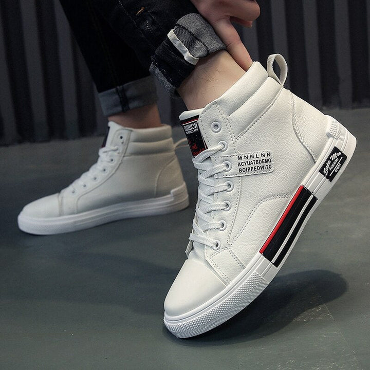 Hoge casual herenschoenen; moderne voetmode die stijl en comfort biedt voor elke dag, ideaal als enkellaarsjes.