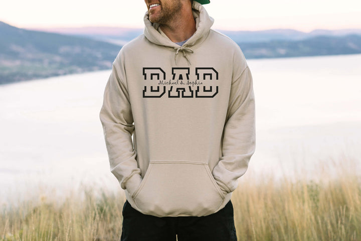Gepersonaliseerde heren hoodie voor Vaderdag, met unieke print van familieman. Een speciaal sweatshirt.