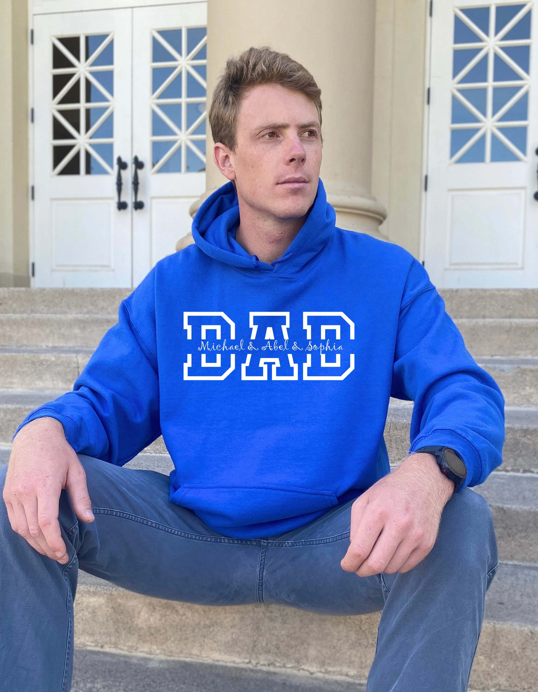 Gepersonaliseerd Vaderdag cadeau: comfortabele heren hoodie met opdruk van namen. Een unieke trui.