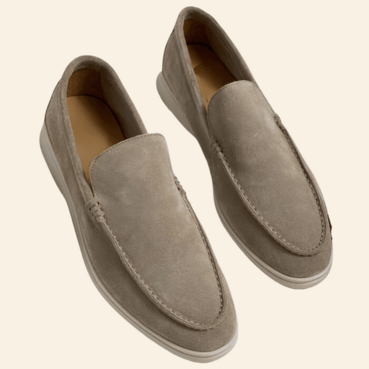 Stijlvolle heren loafers in bruin leer, ideaal voor een chique casual outfit of zakelijke bijeenkomst.