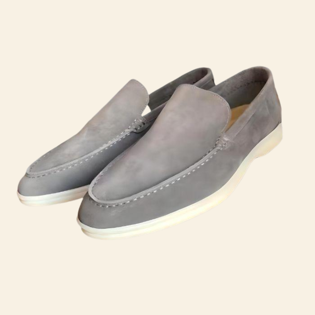 Elegante heren instapschoenen, tijdloze loafers die een formele zakelijke outfit compleet maken.