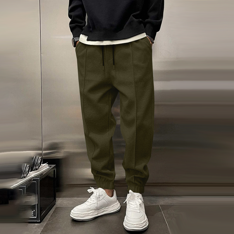 Casual heren joggingbroek met zachte voering en handige achterzakken, perfect voor ontspanning.