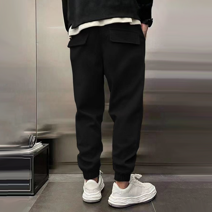 Stijlvolle heren joggingbroek, perfect voor een casual look. Met comfortabele elastische taille en achterzakken.