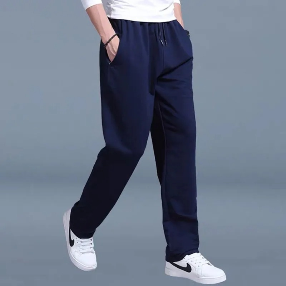 Comfortabele heren joggingbroek met verstelbaar trekkoord voor een perfecte pasvorm. Casual en modern.