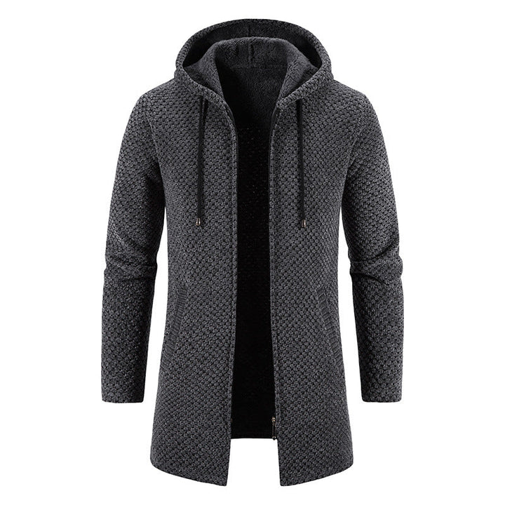 Functionele lange gebreide herenjas met capuchon. Een veelzijdige winterjas voor de moderne man.