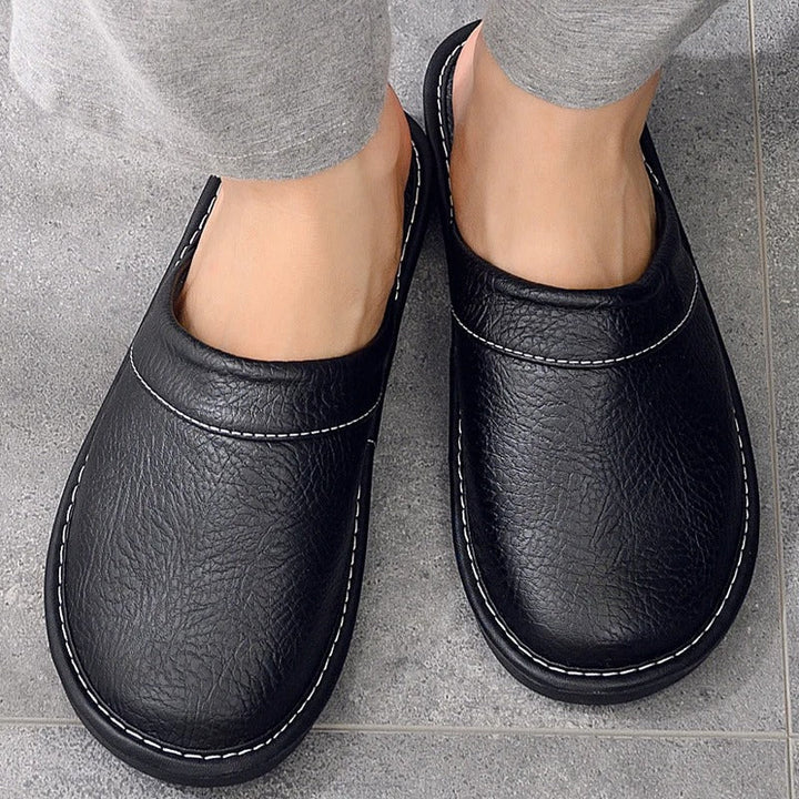 Heren leren pantoffels van hoogwaardig leder met zachte voering en duurzame zool, stijlvol ergonomisch ontwerp voor comfort.