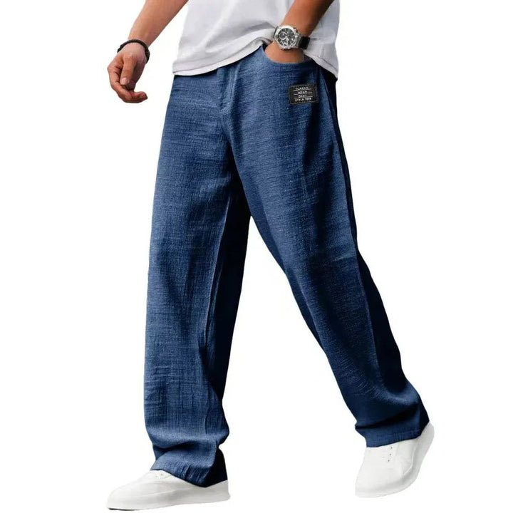 Herenmode: rechte broek, lichtgewicht en ademend. Een comfortabele keuze voor de moderne man.