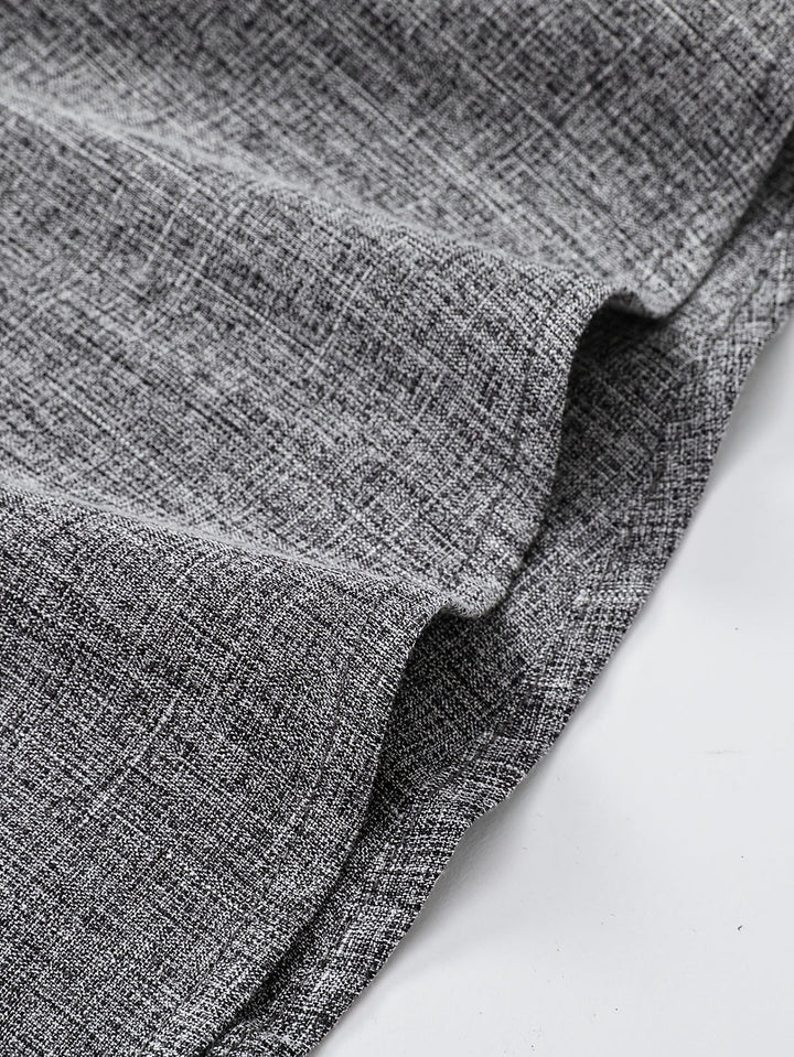"Heren linnen overhemd, kort en lichtgewicht, zomers casual shirt met knoopsluiting en omgeslagen kraag, koele uitstraling"