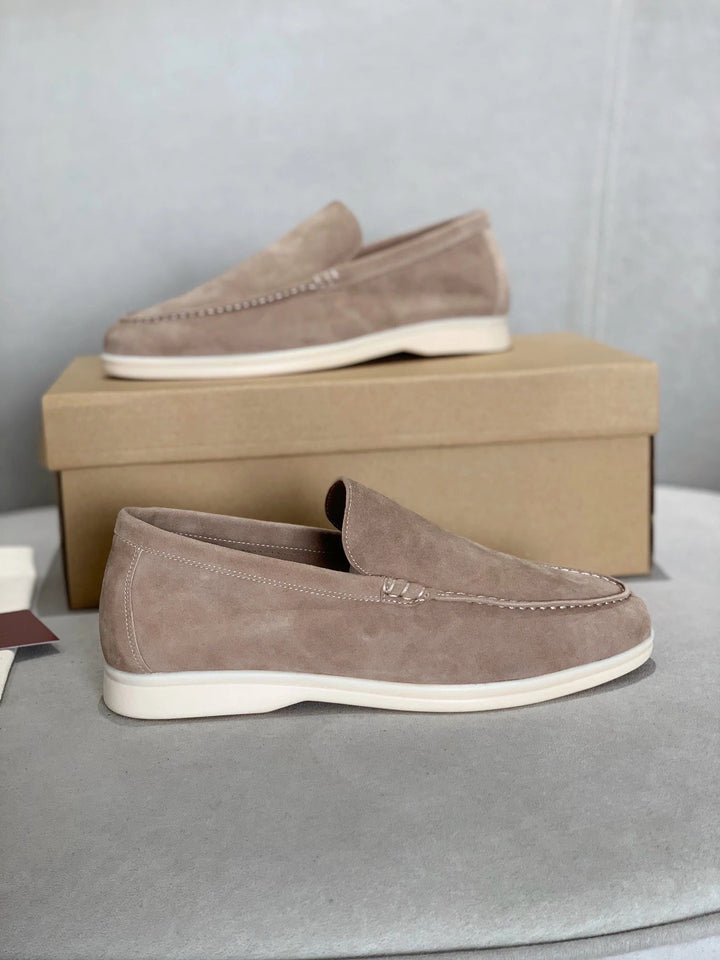 Klassieke heren loafers, tijdloze Old Money stijl. Comfortabele instappers die elegantie en gemak combineren.