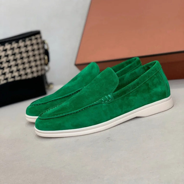 Voorkant heren loafers: Glad leer, Old Money stijl. Comfortabele en elegante schoenen voor formele en casual gelegenheden.
