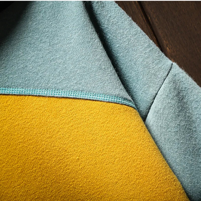 Stijlvolle heren hoodie, loose-fit model met capuchon, essentieel voor herfst- en winterkleding.