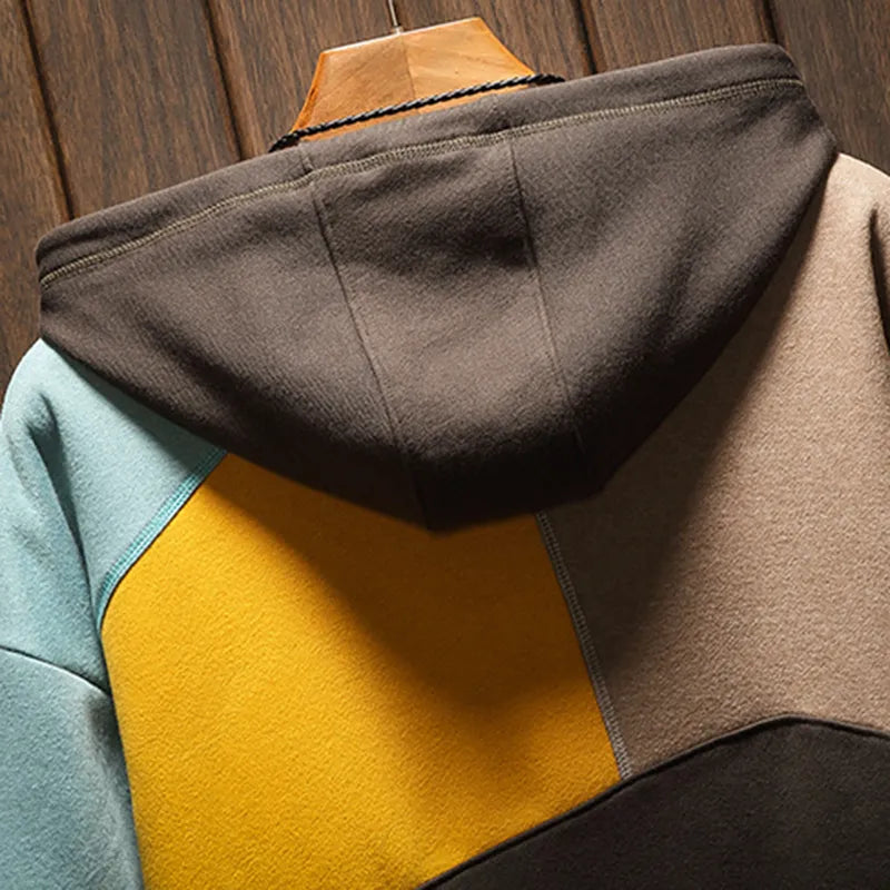 Warme heren loose-fit hoodie met praktische capuchon, perfect voor ontspannen momenten thuis of buiten.