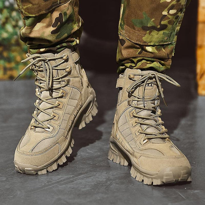 Duurzame outdoor herenlaarzen, ideaal als wandelschoenen voor ruw terrein.