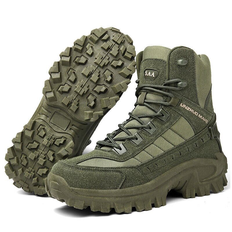Hoge militaire laarzen voor mannen, met sneldrogend materiaal en optimaal comfort.