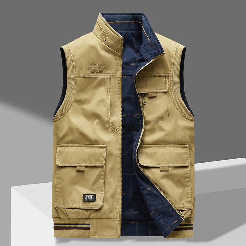 Mouwloos heren utility vest met ruime functionele zakken, perfect voor het opbergen van spullen; omkeerbaar design.