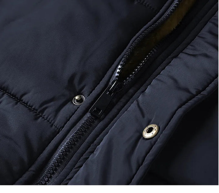 Stijlvolle heren parka winterjas, waterafstotend, warme voering en capuchon. Essentiële buitenkleding voor mannen.