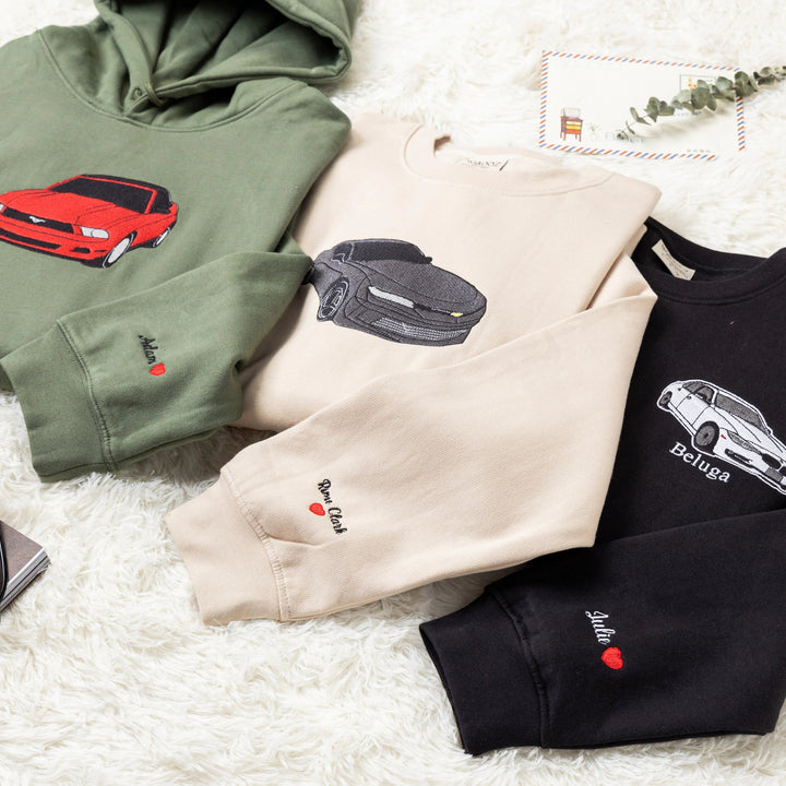Comfortabele personaliseerbare heren hoodie met uniek geborduurd auto design; custom kleding voor autoliefhebbers.