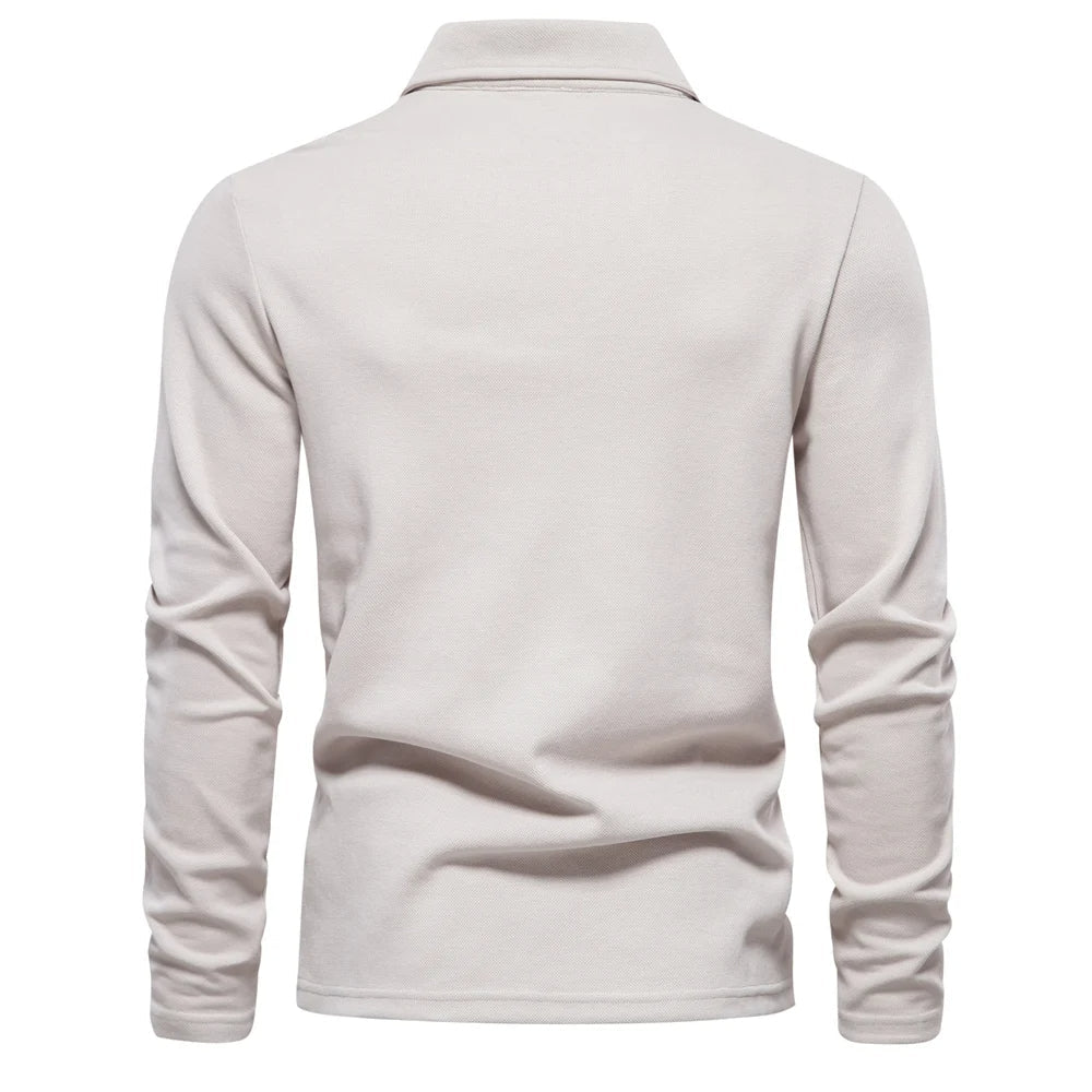 Comfortabel heren poloshirt met lange mouwen en elegante polokraag, perfect voor mannenmode.