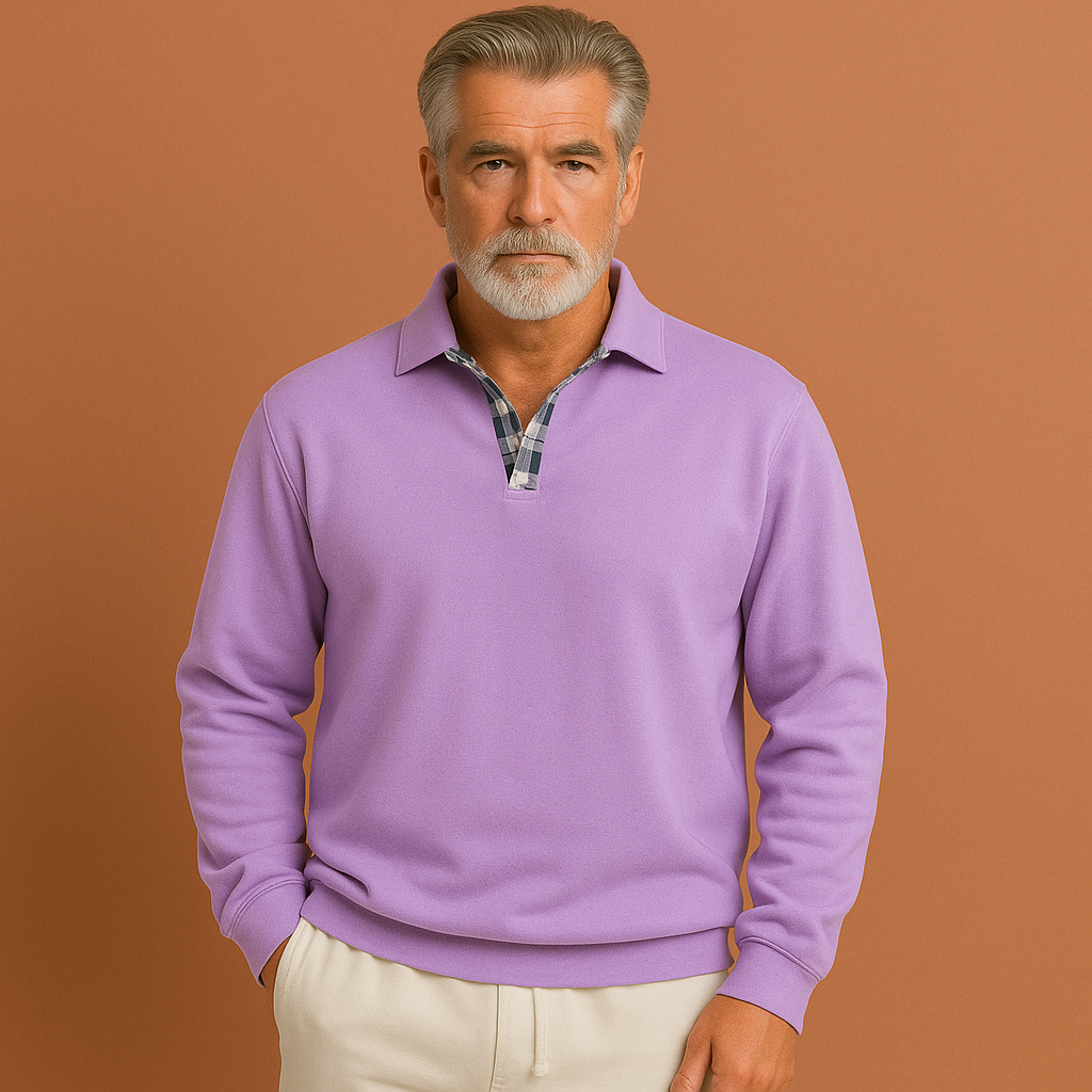 Man draagt een ademende lichtgewicht heren polotrui, ideaal voor comfortabele zomerse of lente casual outfits.