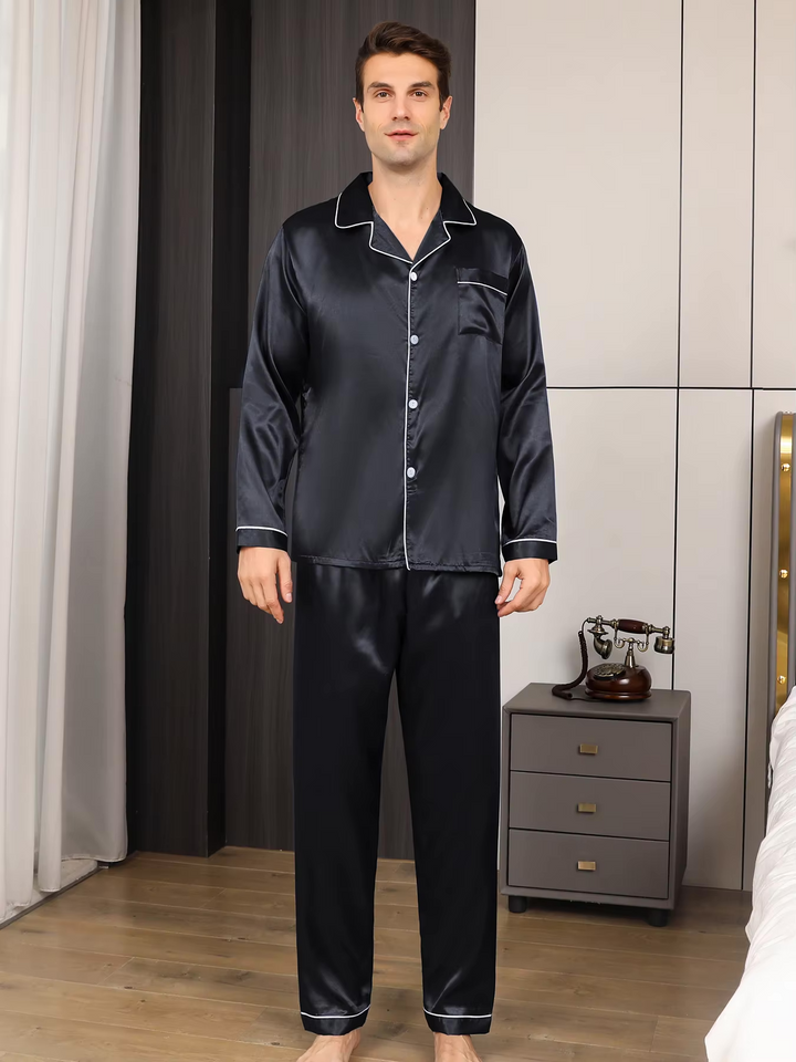 Luxe heren pyjama set van premium stof. Ultiem comfort voor een goede nachtrust. Ideale herenmode.