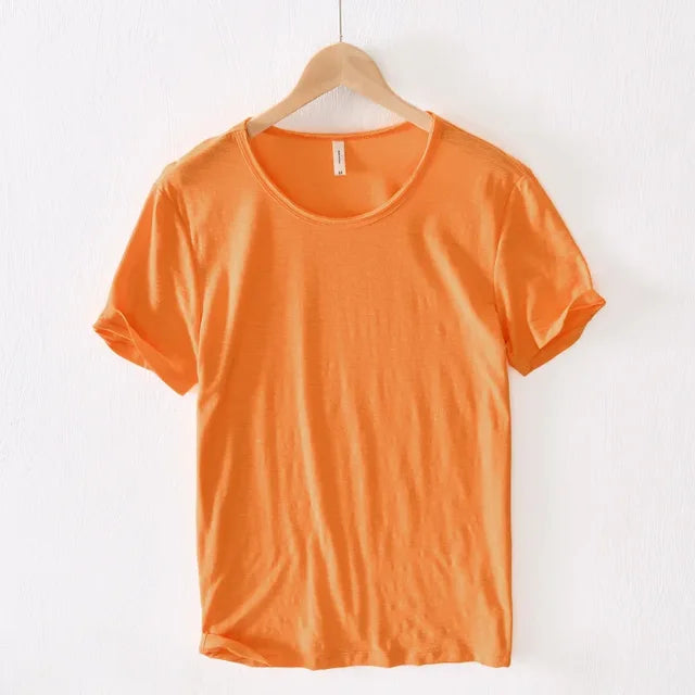 Trendy heren slim-fit T-shirt, retro design, met kenmerkende ruwe rand. Casual bovenkleding voor heren.