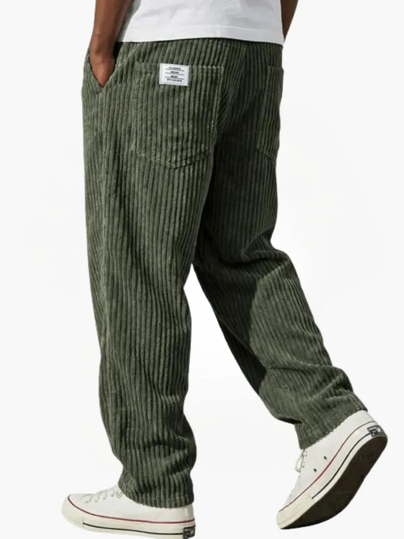 Ribfluwelen herenbroek met wijde pasvorm en elastische tailleband. Modieuze vrijetijdsbroek voor heren.