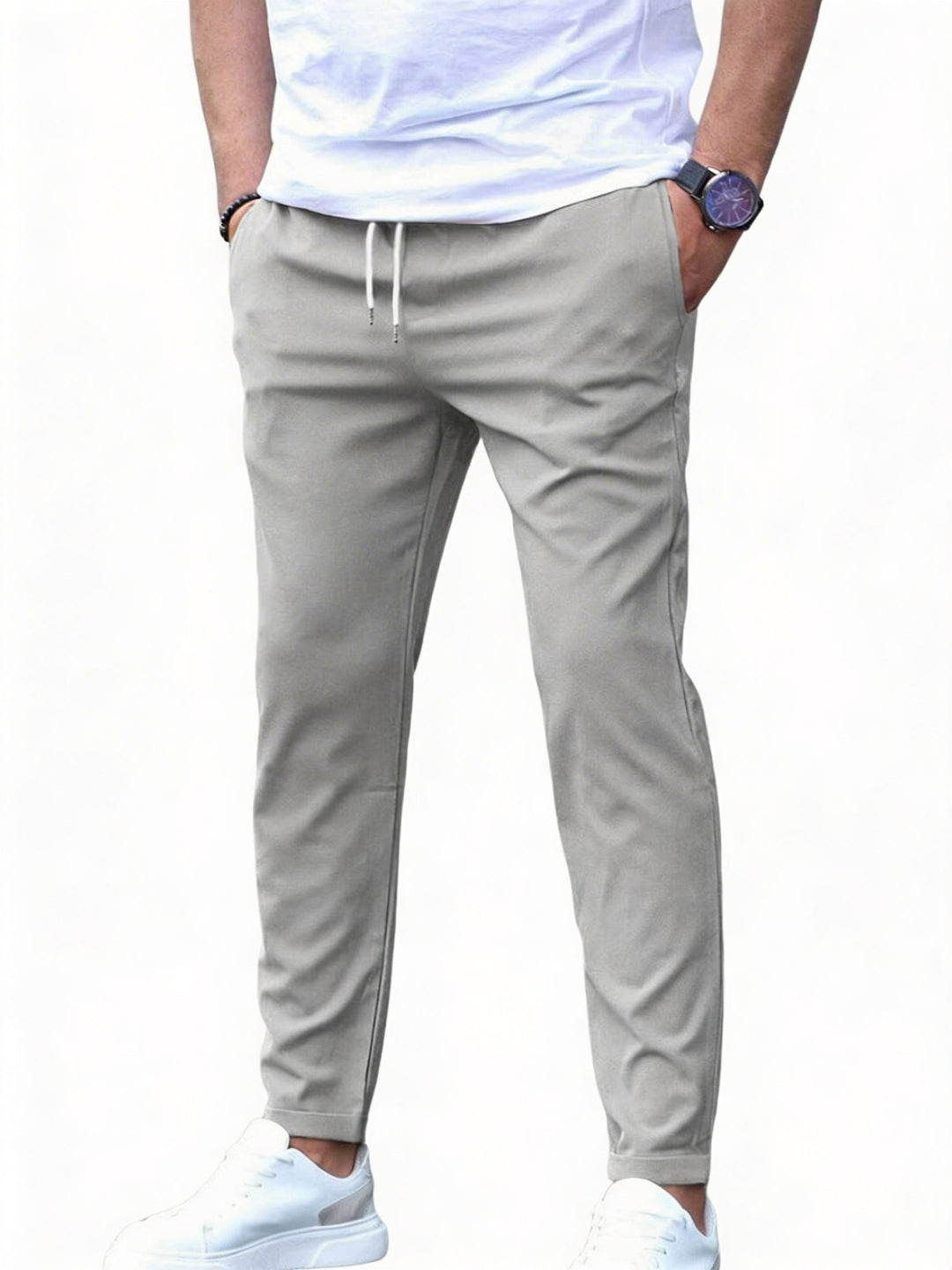 Heren slim fit broek met trekkoord en elastische taille, ideaal voor casual en smart-casual look.