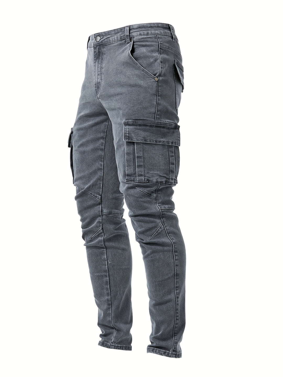 Stijlvolle man draagt blauwe slim fit cargo jeans, perfect voor een moderne casual of streetwear outfit.