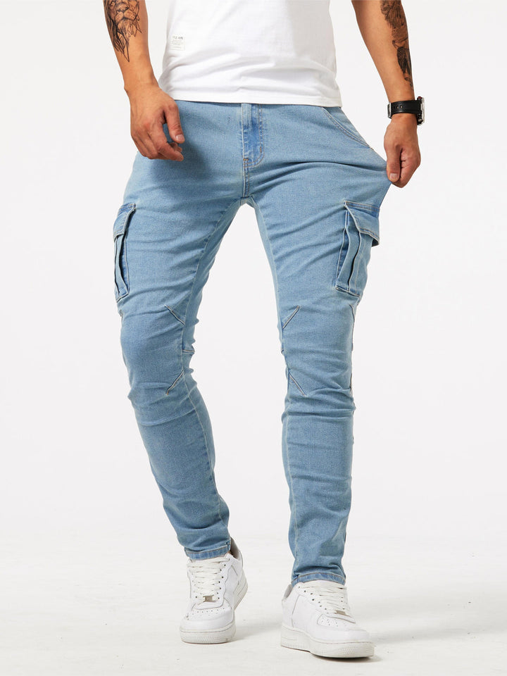 Slim fit cargo jeans voor heren combineert stijl met comfort, perfect voor een trendy en functionele mannenmode.