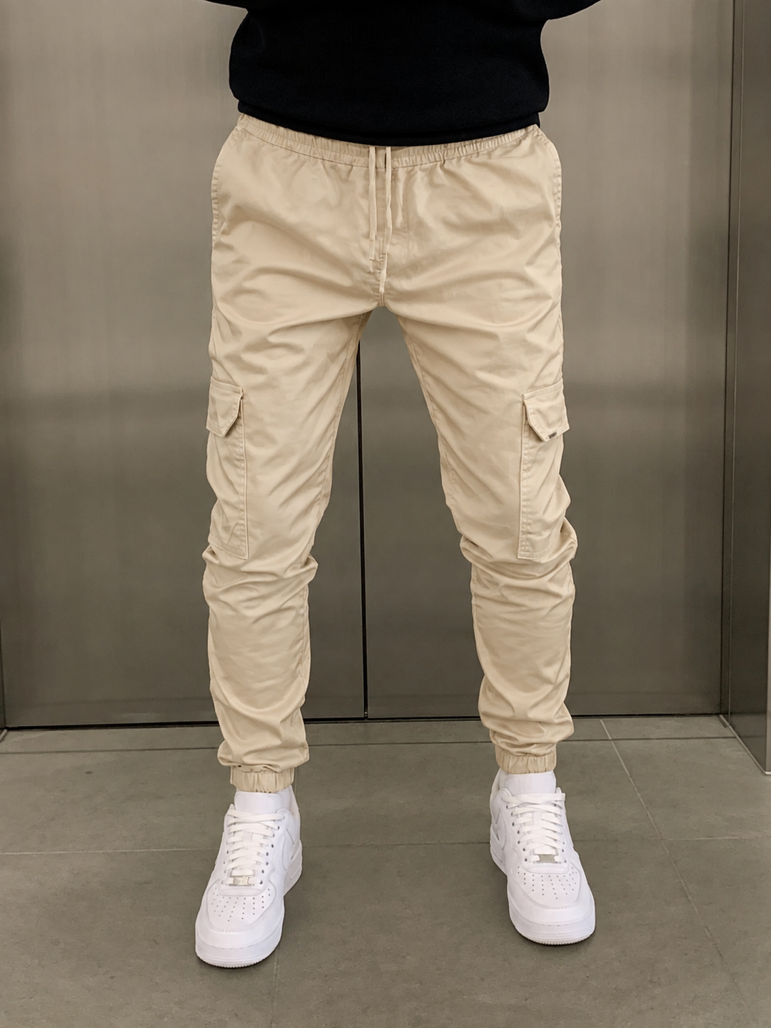 Moderne slim-fit heren cargobroek; comfortabele, veelzijdige joggingbroek met trendy zakken.