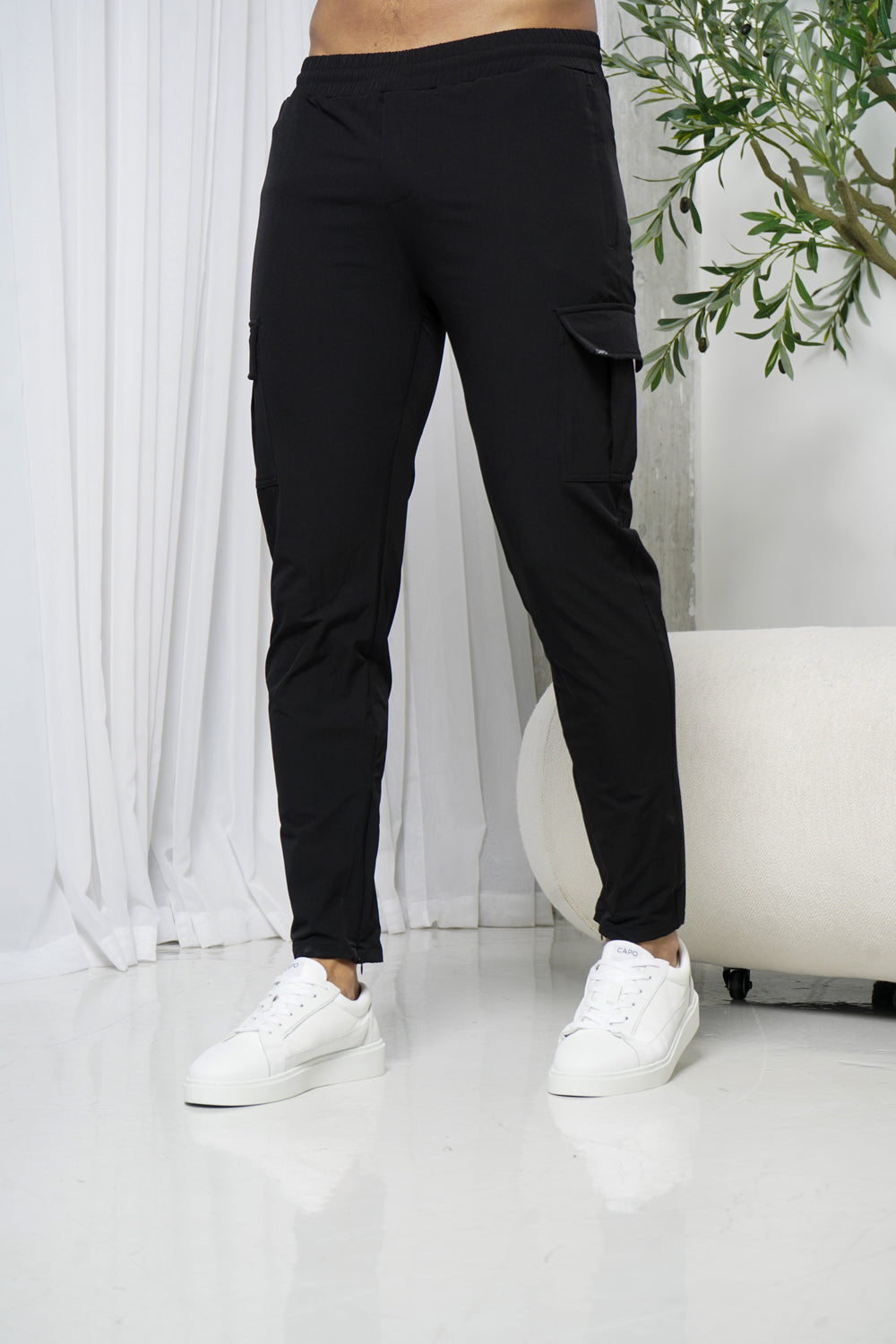 Comfortabele heren slim fit cargobroek, atletische pasvorm, met praktische cargozakken en elastische taille.
