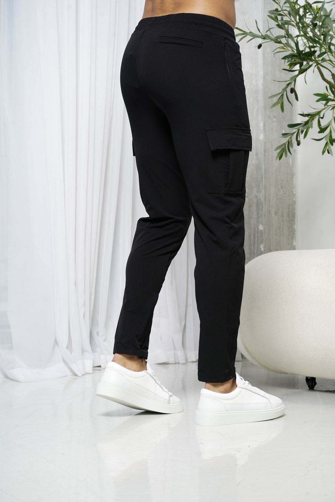 Stijlvolle heren streetwear cargobroek slim fit, met functionele cargozakken en comfortabele pasvorm.