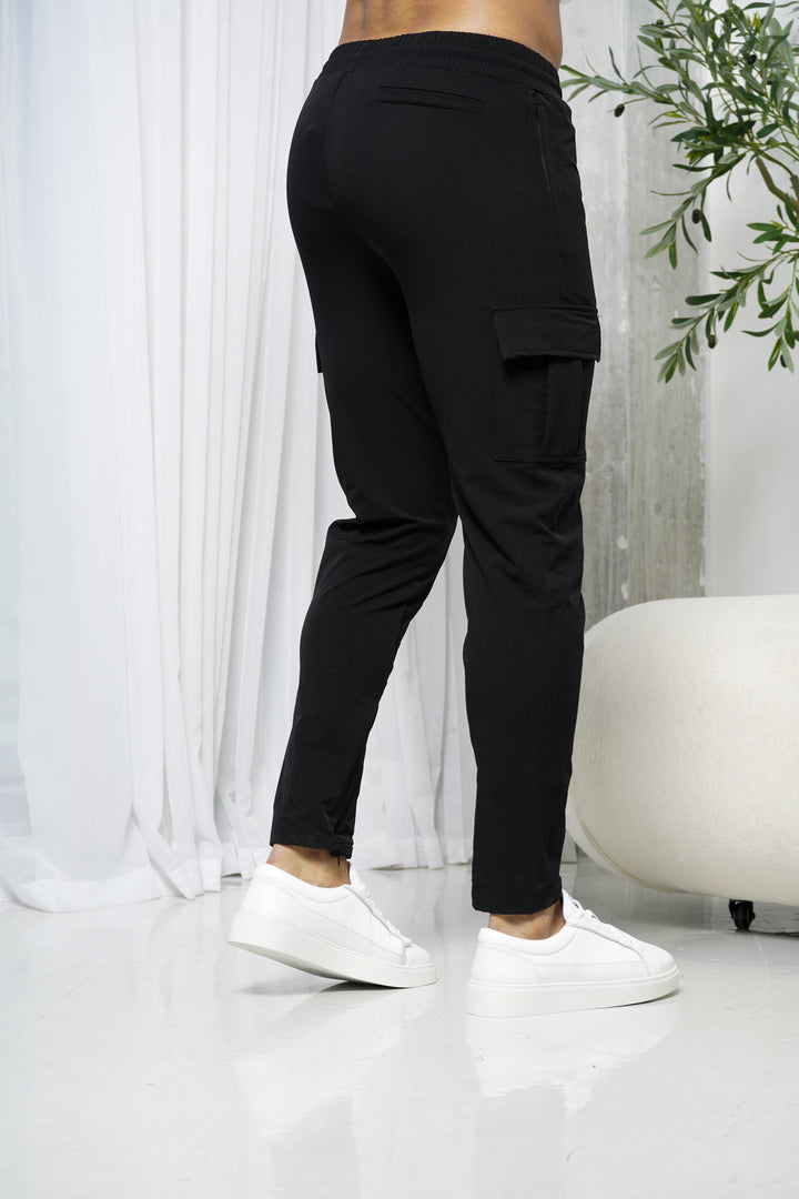 Stijlvolle heren streetwear cargobroek slim fit, met functionele cargozakken en comfortabele pasvorm.