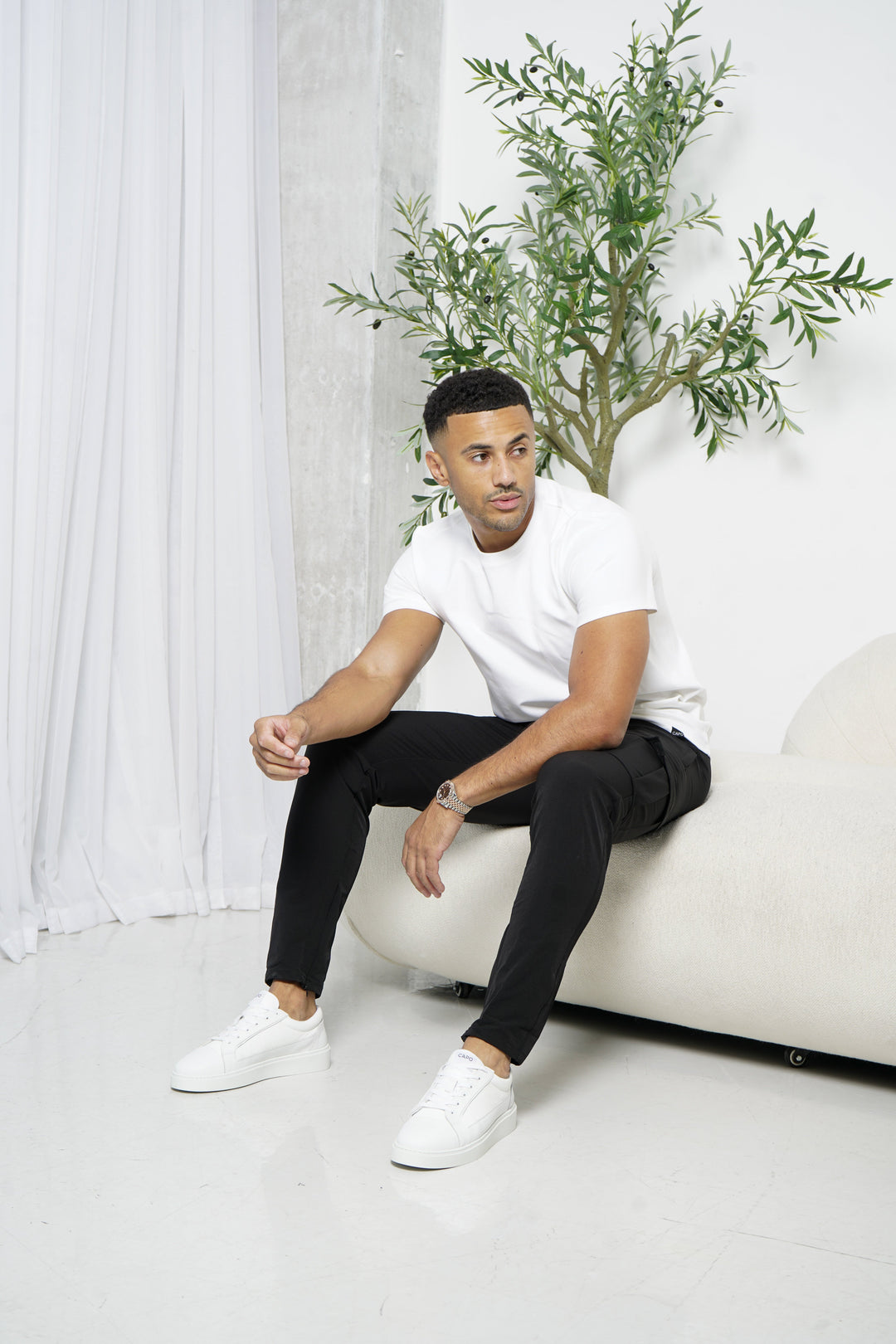 Functionele heren cargobroek slim fit, met praktische cargozakken aan de zijkant voor al je essentials.