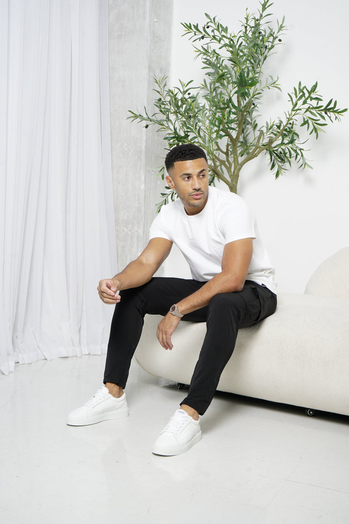 Functionele heren cargobroek slim fit, met praktische cargozakken aan de zijkant voor al je essentials.