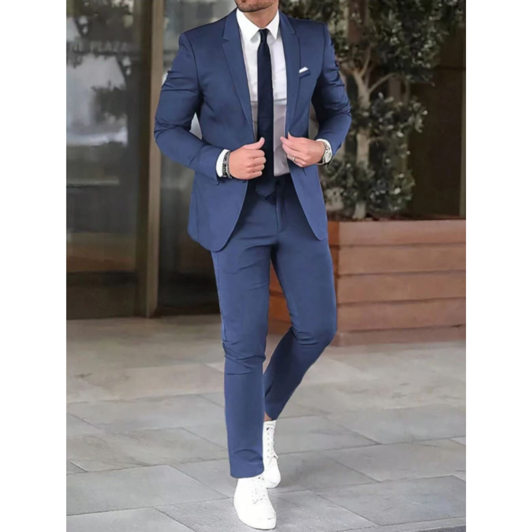 Voorbeeld van een compleet heren maatpak, inclusief colbert en pantalon. Stijlvolle kleding voor elke gelegenheid.