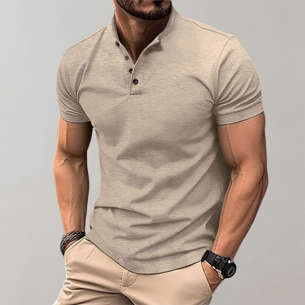 Comfortabele slim fit herenpolo met korte mouwen en staande kraag, perfect voor moderne herenmode.