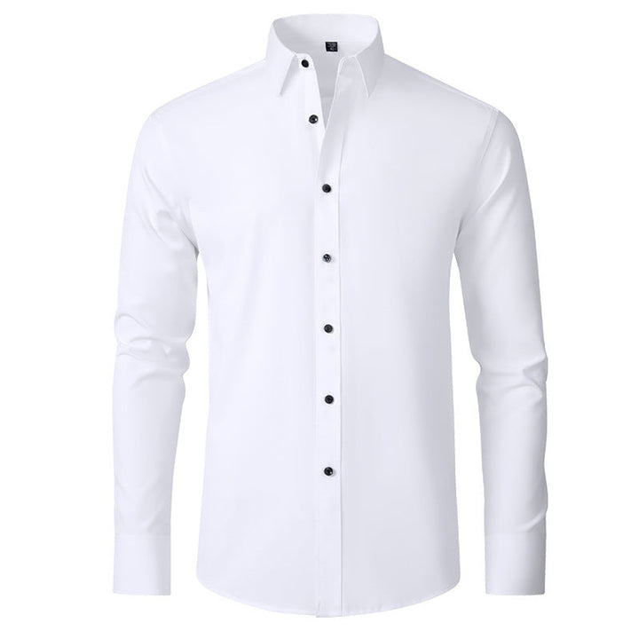 Man draagt comfortabel heren stretch overhemd (lange mouw) in zakelijke setting, perfecte slim fit.