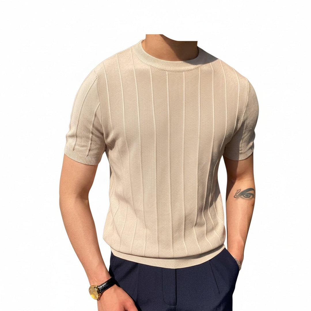 Heren slim fit sweater met korte mouw, elegante verticale strepen & ronde hals. Stijlvolle smart casual zomerkleding.