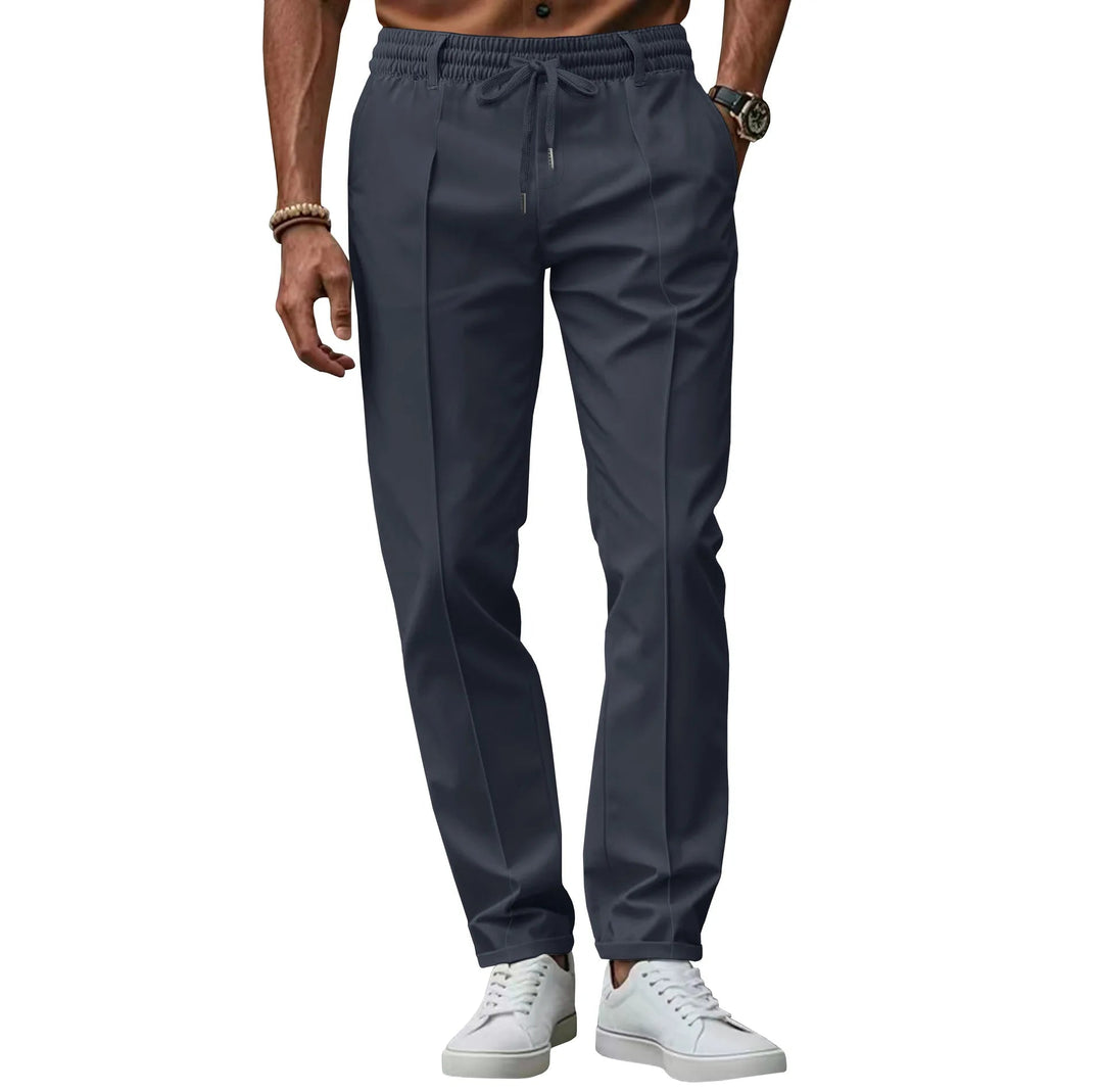 Veelzijdige herenbroek slim fit, combineert zakelijk met dagelijks comfort.