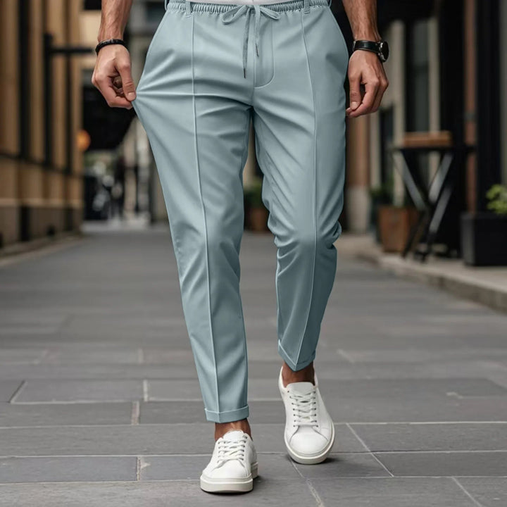 Elastische taille herenbroek, slim fit design, biedt optimaal comfort en stijl.