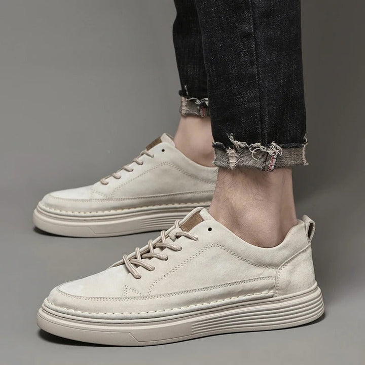 Comfortabele heren schoenen met dikke zool; bruin en wit, ideaal voor casual outfits.